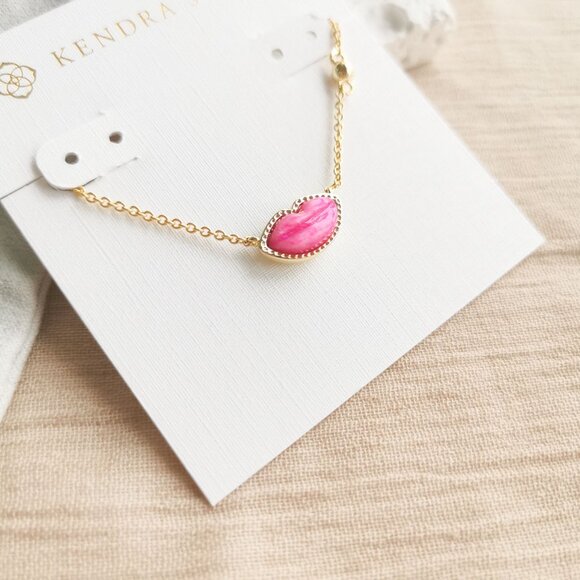 ✨Kendra Scott✨ Lips Gold Necklace Hot Pink Mother-of-Pearl - Picture 4 of 5